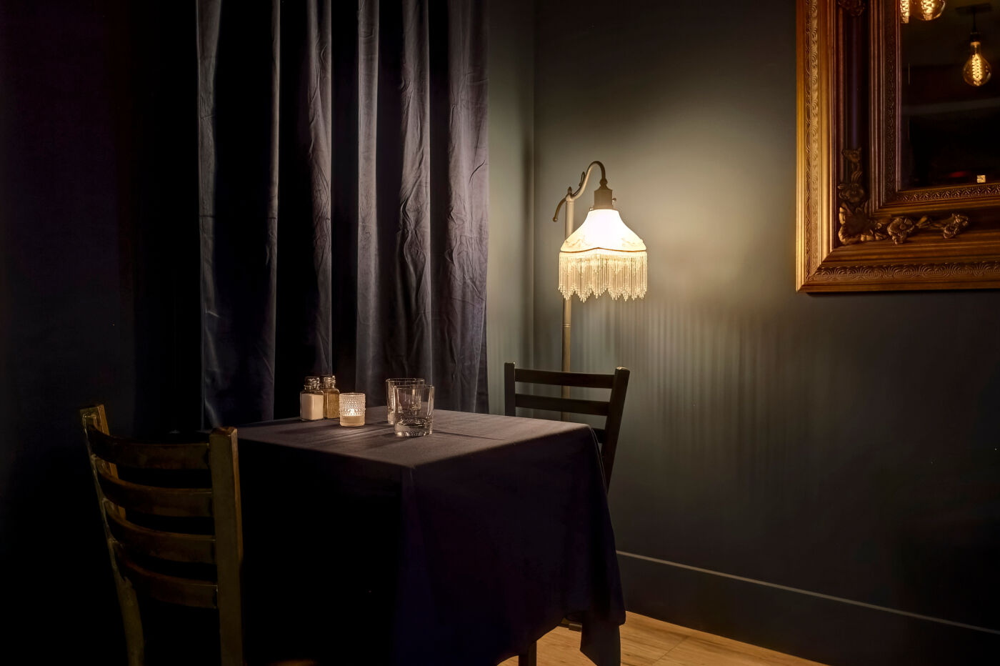 Table élégante dans la Salle Point G